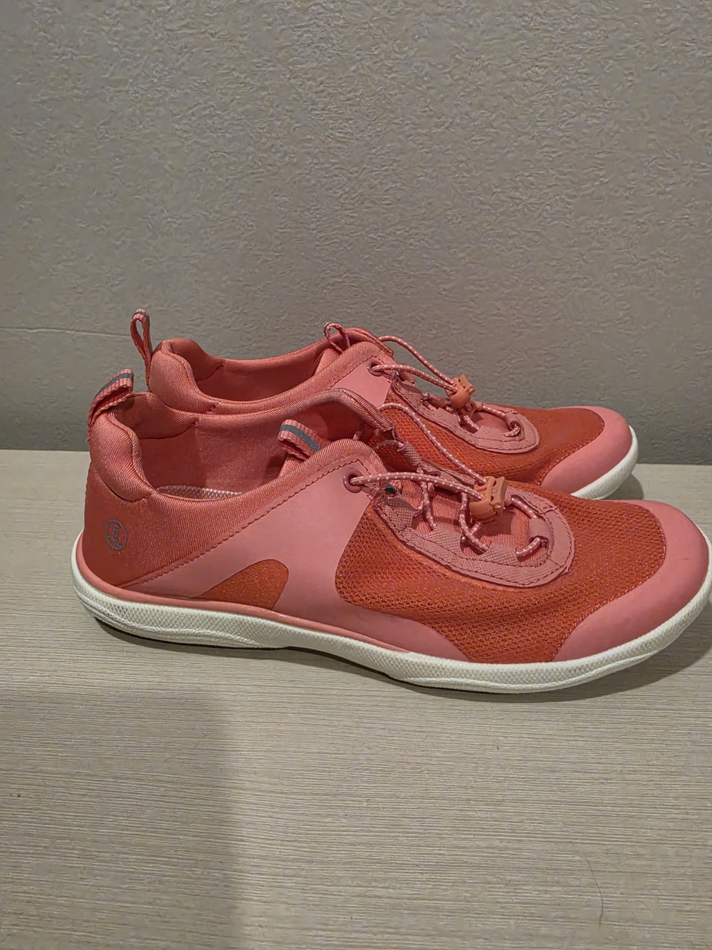 Lands' End Women's Mesh Sneaker Water Shoes Coral Pink Size 8B